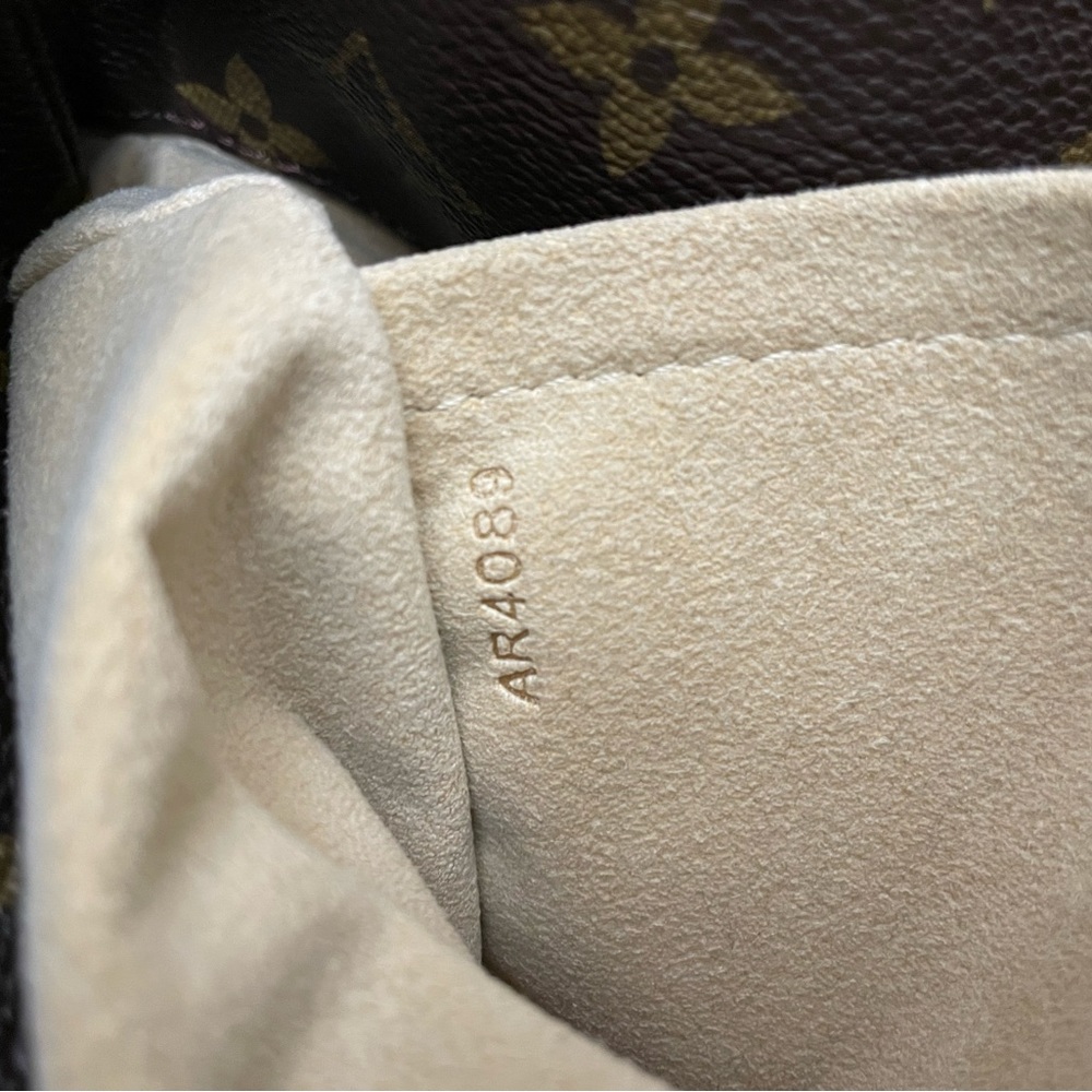 Louis Vuitton Artsy MM - Picture 11 of 16